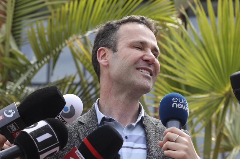 Robert Negoiță answers residents who are worried that he built roads over gas mains: "Our street is not on their pipe, their pipe is under our street"