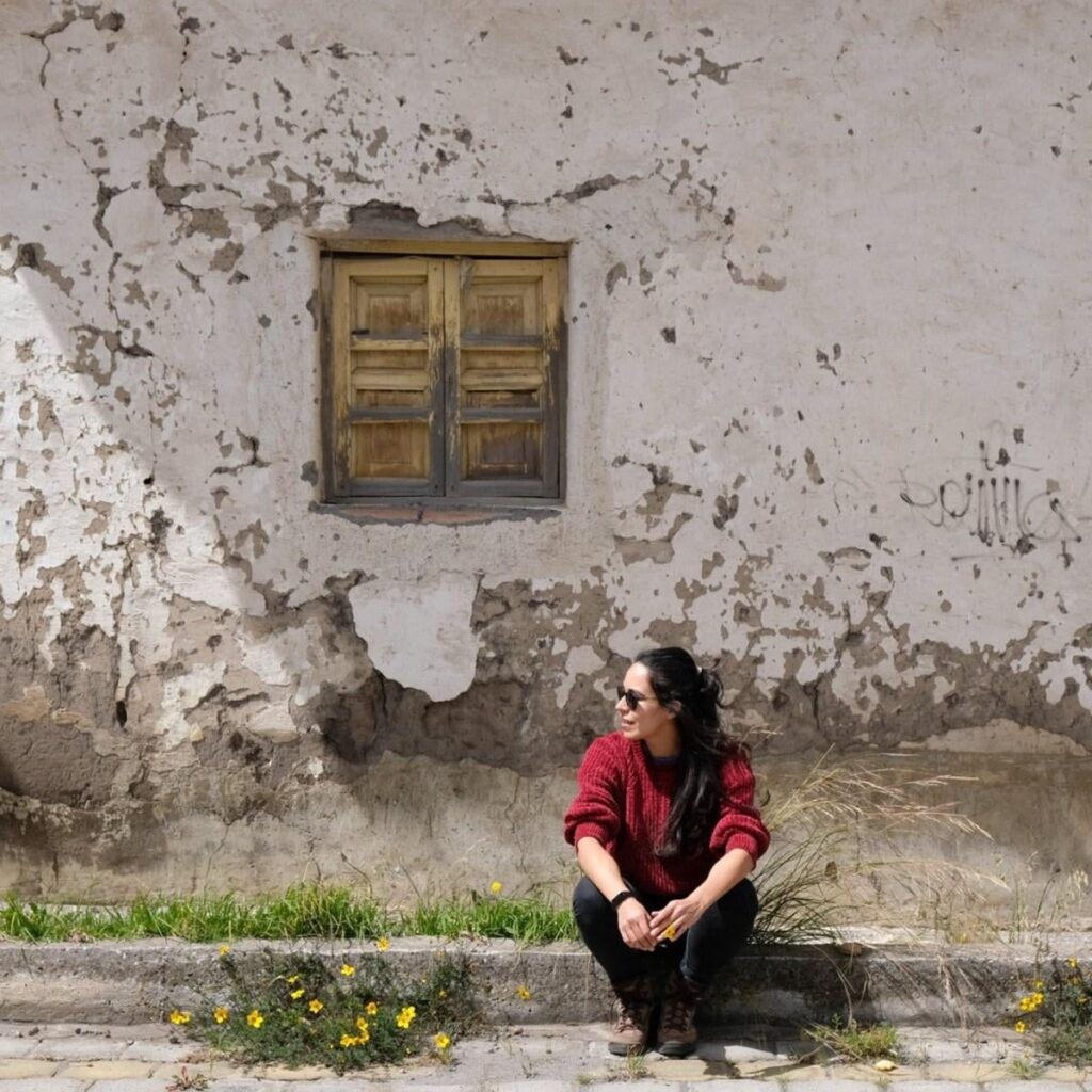 Gabriela Purtschert grew up in Ecuador – with Swiss values, Swiss cheese and the dream of one day studying in Switzerland. Now, after 16 years in Switzerland, she is facing deportation. That's because she lacks something that many of her relatives have: a red passport.