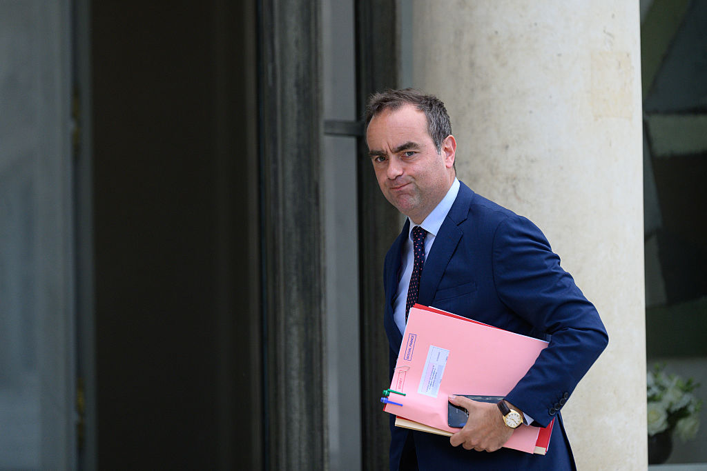 France’s outgoing PM enters final talks to avoid political deadlock France’s outgoing PM enters final talks to avoid political deadlock