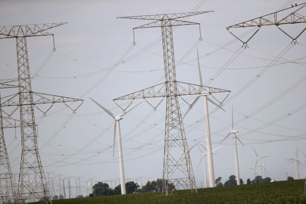 Transmission lines dot the rural landscape of Dwight, Ill. Credit: Scott Olson/Getty Images