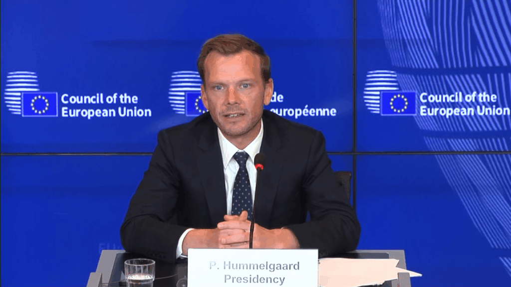 - If I was a journalist, I would follow the money, says Hummelgaard about heated chat control debate