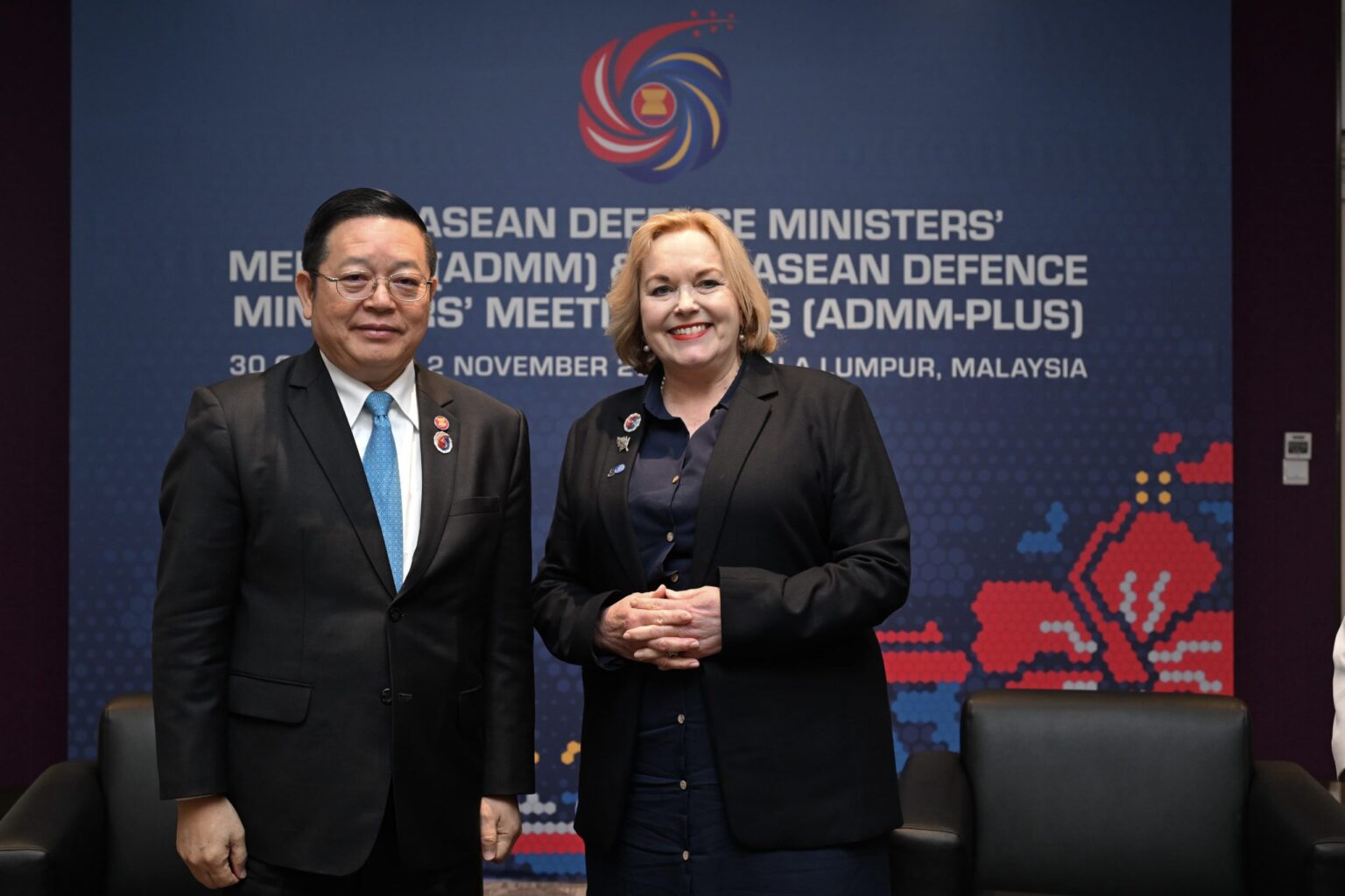 Secretary-General of ASEAN meets with the Minister of Defence of New Zealand