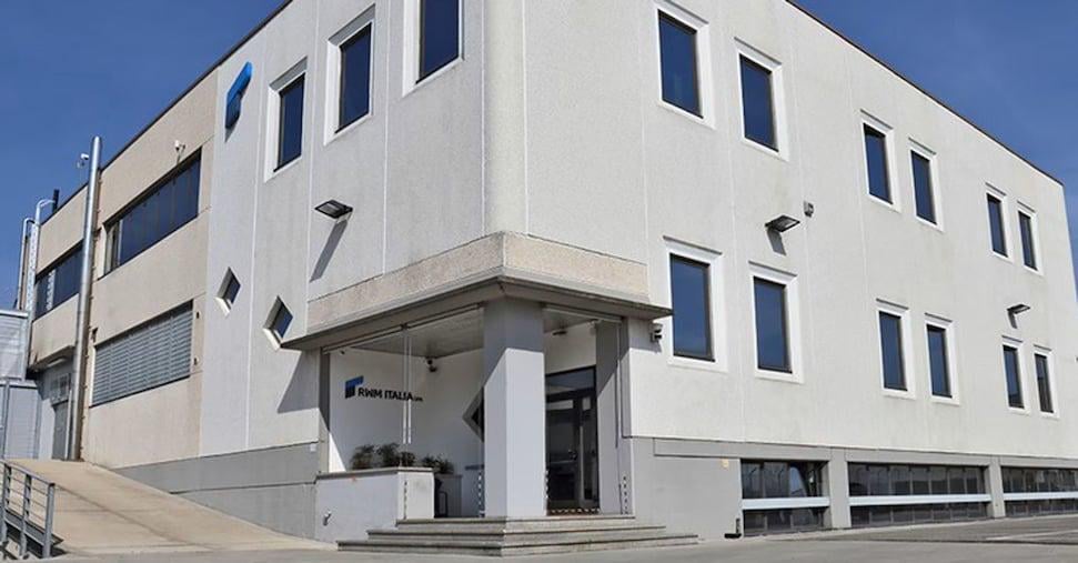 Rwm: the factory in Sardinia of drones and war armaments amidst protests, appeals and investments of over 140 million
