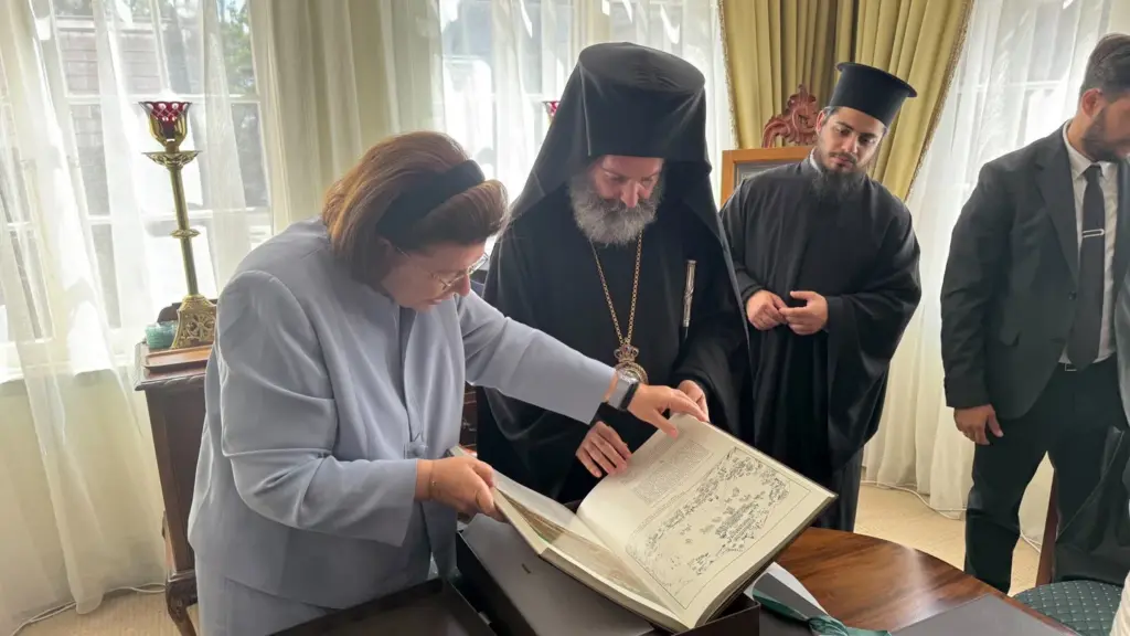 Warm welcome for Greece’s Culture Minister – The Greek Herald Warm welcome for Greece's Culture Minister – The Greek Herald