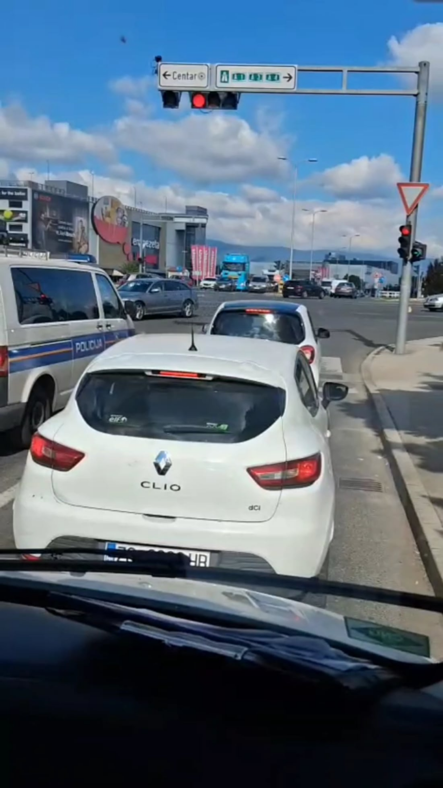 How to expect from people to achieve traffic rules if the police first violates them?