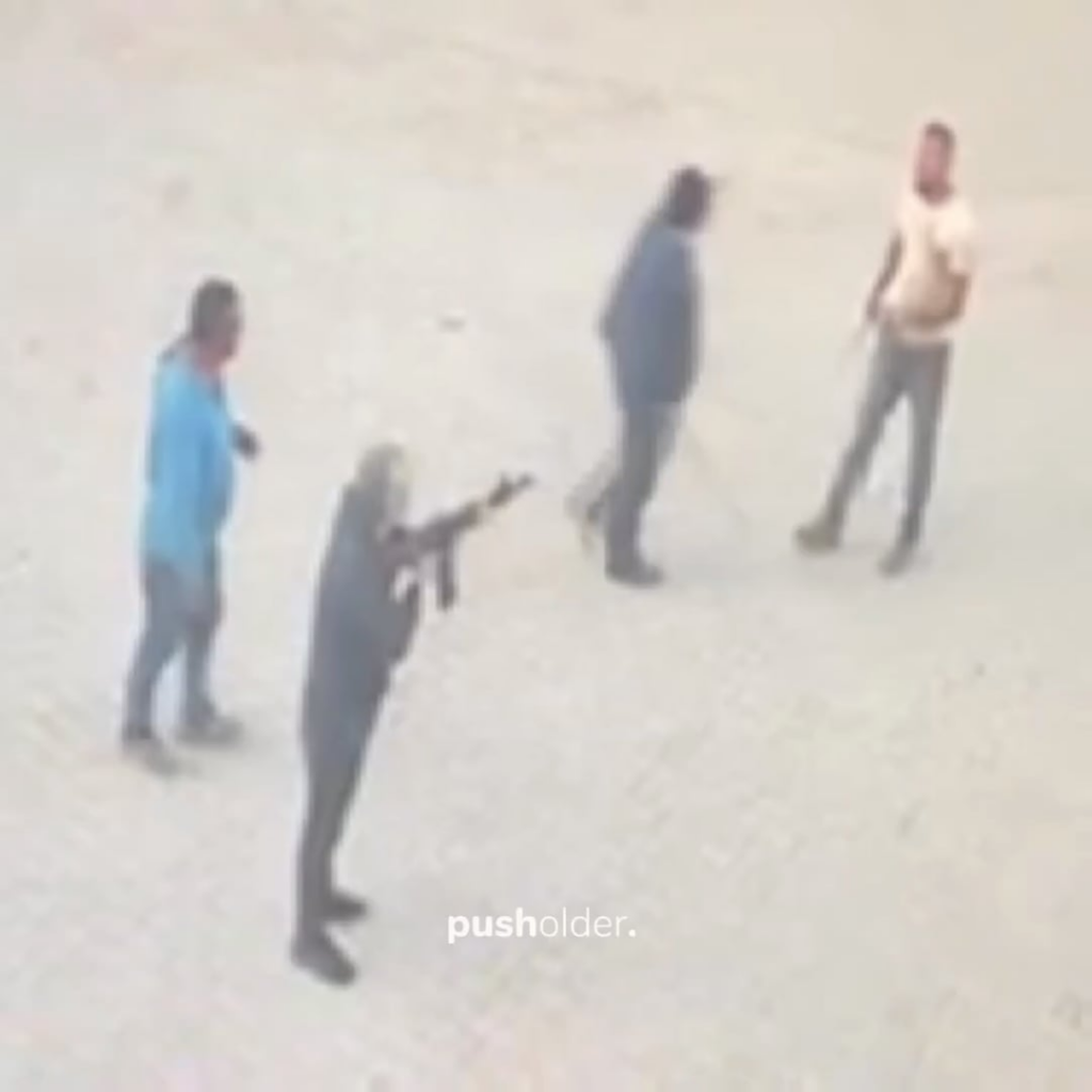 (Sensitive) In Diyarbakır, a person walked up to a man who pointed a gun at him and killed him with a knife.