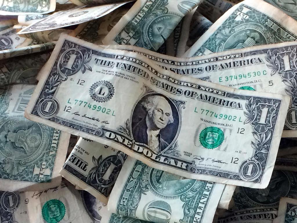 Higher restaurant prices won't help the economy