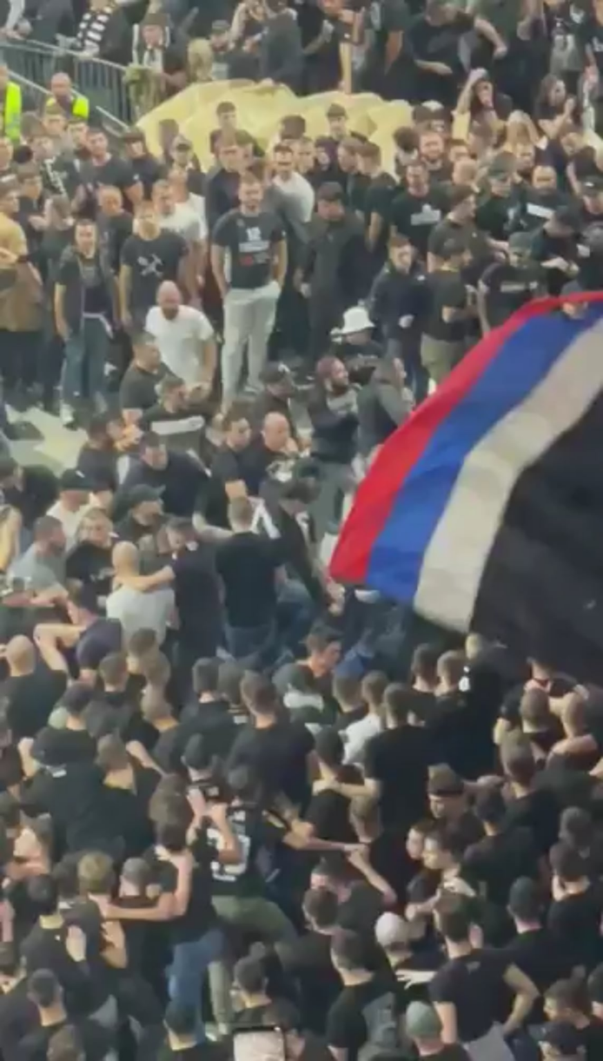 The Ćaci beat the gravediggers while the majority stands and watches