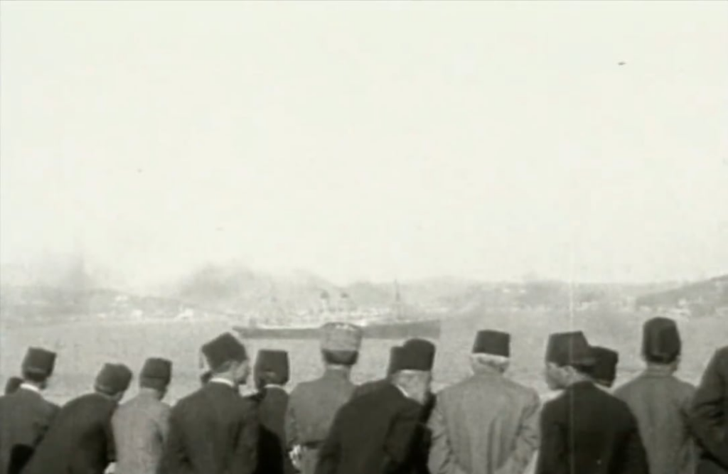 6 October 1923 | Istanbul's salvation from the British occupation. Citizens Halaskargazi Mustafa Kemal Pasha welcomes His Holiness with applause and portrait.