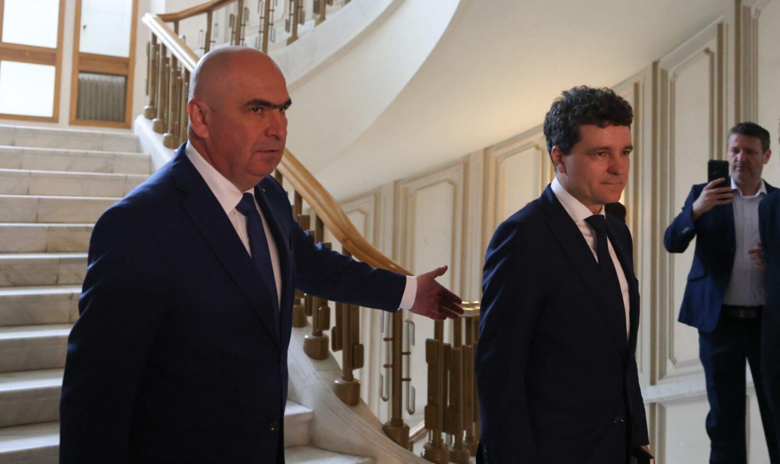 Breaking Nicușor Dan states that by the following elections the government will be able to reduce by 20% the number of officials in the local and central administration
