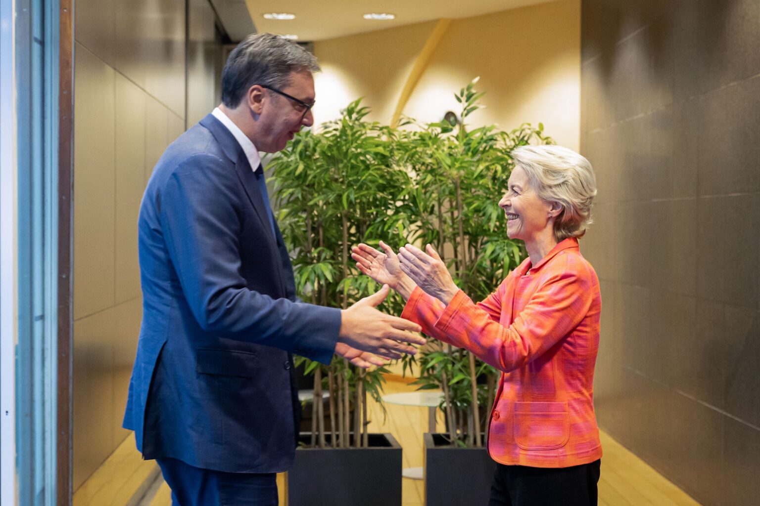 History of undeserved praise for Vučić