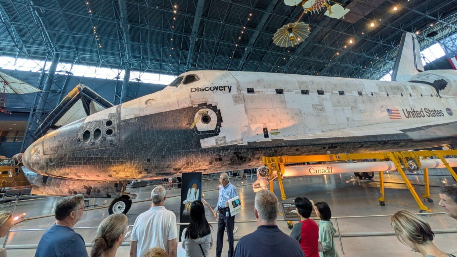 The Smithsonian might have to cut space shuttle Discovery into pieces