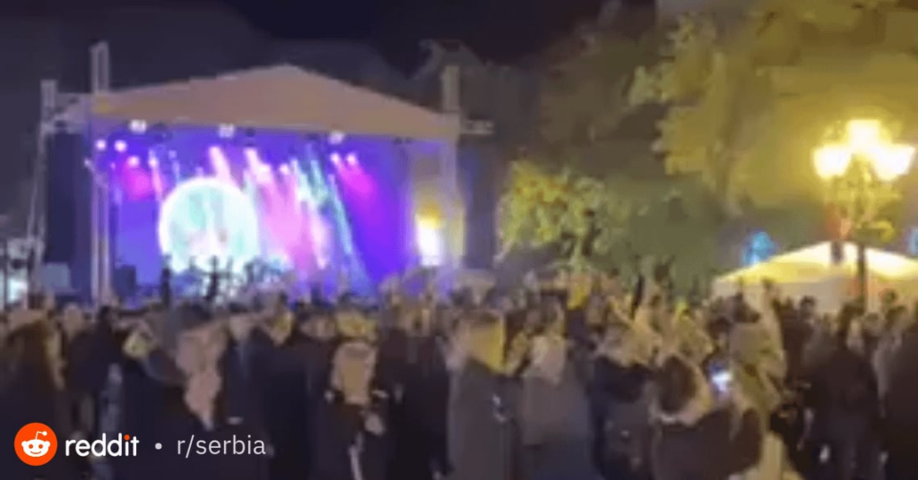 At Djordje David's performance in Sombor, citizens turned their backs on the singer, who supports the government, and whistled
