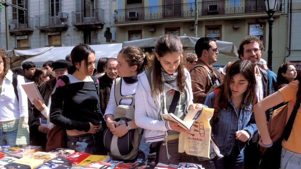 Young people boost cultural consumption and bullfighting sinks