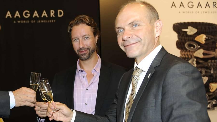 Leaked Mail: Gade calls for a luxury stay at Ex-Partner-New Møgsag: Former Business Partner claims in leaked mail that Søren Gade (Left) urges MPs to use their educational funds on partner's courses. In the Common Mail, Gade washes hands opposite to colleagues