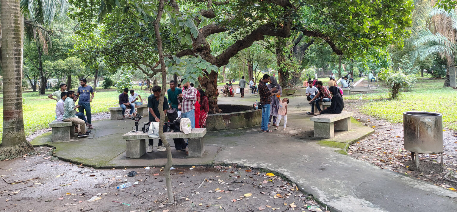 Parks without purpose: symbolic infrastructure and the politics of visibility Parks without purpose: symbolic infrastructure and the politics of visibility