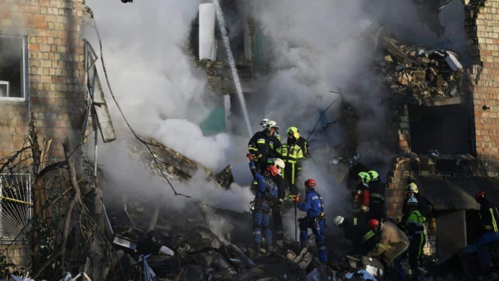 5 killed as Russia launches massive overnight missile and drone strikes across Ukraine, Poland scrambles jets – Firstpost 5 killed as Russia launches massive overnight missile and drone strikes across Ukraine, Poland scrambles jets – Firstpost