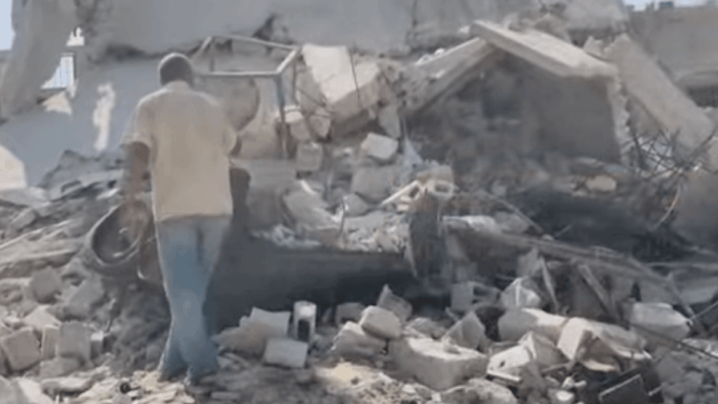 Gaza returnee places family tent over unexploded Israeli bomb | Gaza News