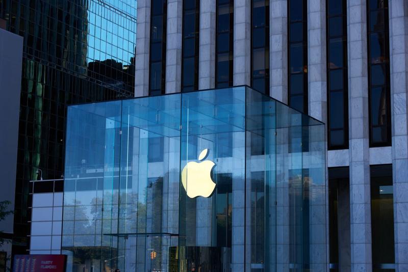 Apple enters Romania, on the energy market. It will be the operator of a 99 MW wind farm, developed by Nala Renewables and built by OS2 in Galați County.