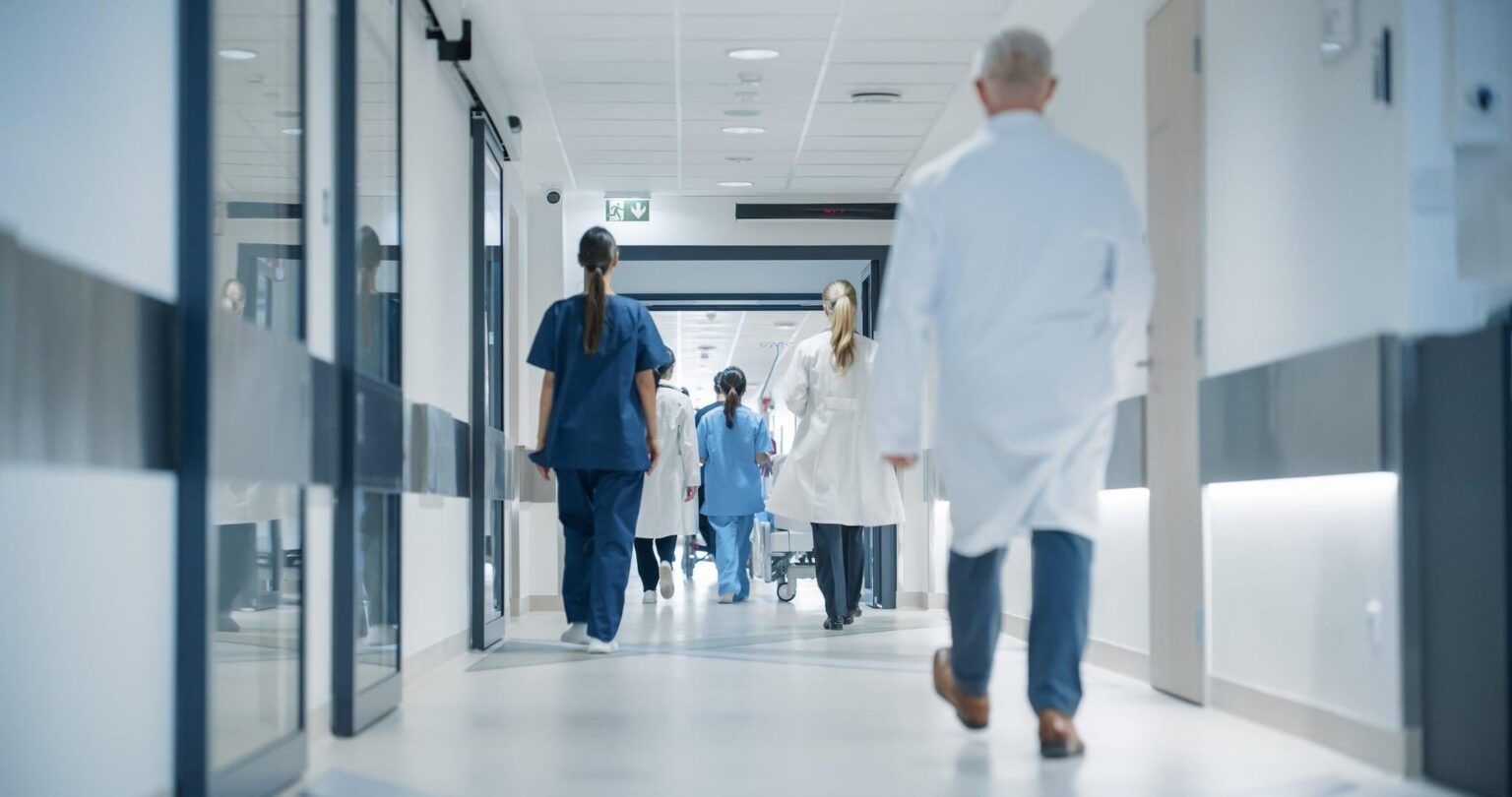 They fill waiting lists with fake appointments so as not to work: 10 doctors referred