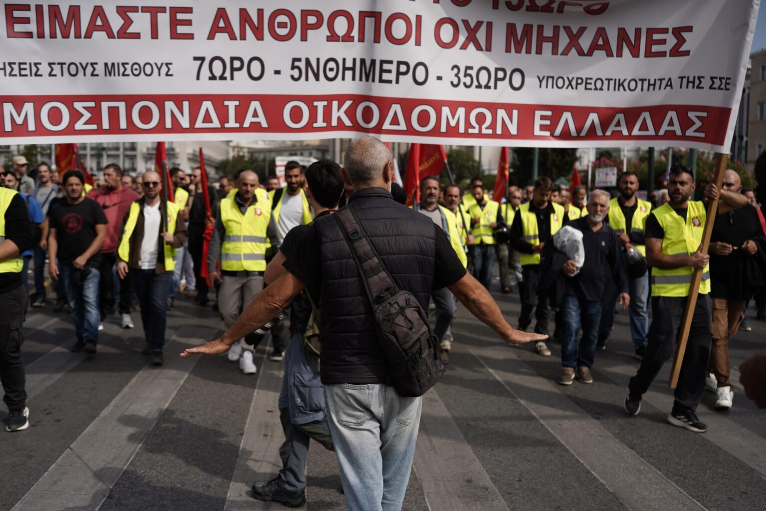 "We will not become the slaves of the 21st century" - Great strikes against the government's anti -labor bill on 13 -hour