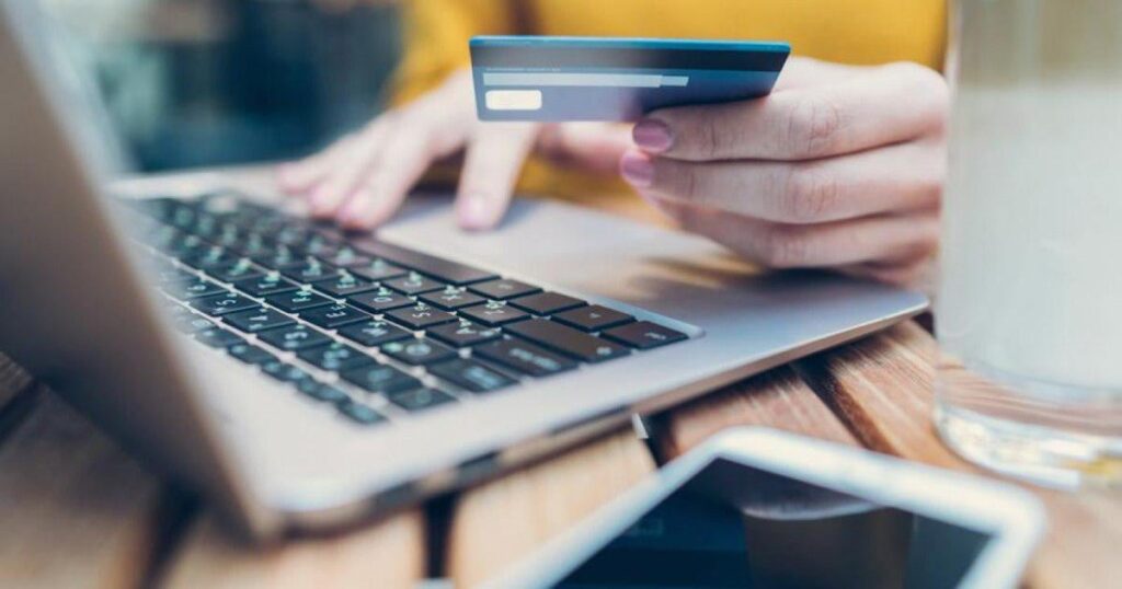 2 out of 10 Romanians will not buy anything on Black Friday