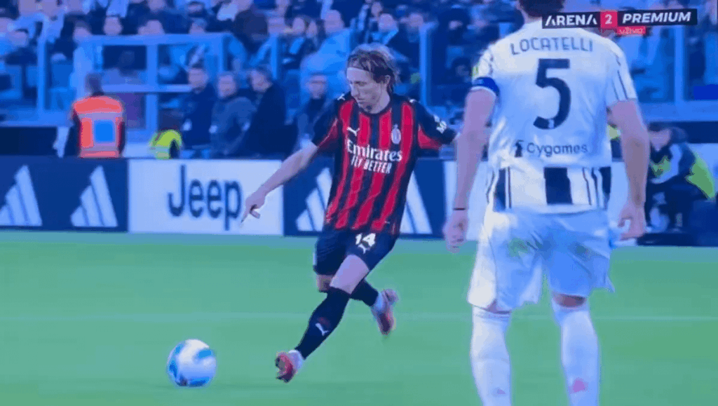 Even when a player is down, Luka Modrić’s pass still finds its target. What a player.