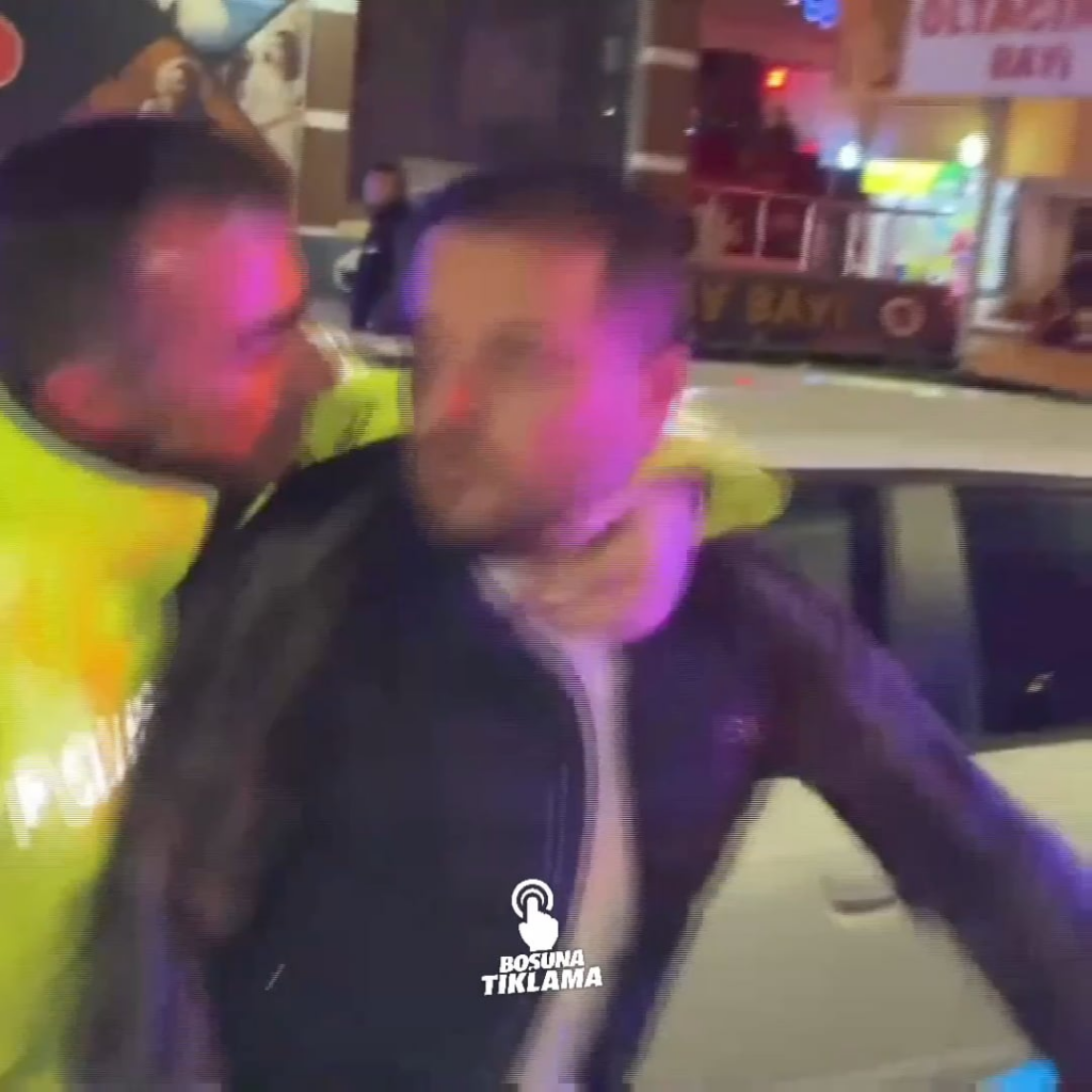 The drunk driver and his relatives, who had an accident in Aksaray, attacked the traffic police who asked for identification from the driver.