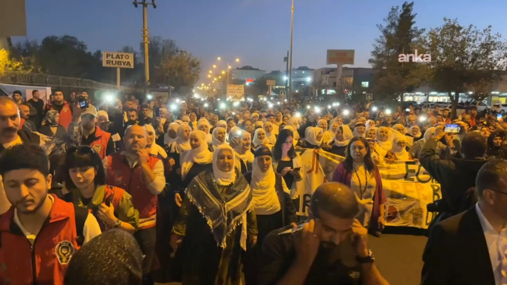 Pepper gas intervention to the “Freedom for Öcalan” march in Diyarbakır Pepper gas intervention to the "Freedom for Öcalan" march in Diyarbakır
