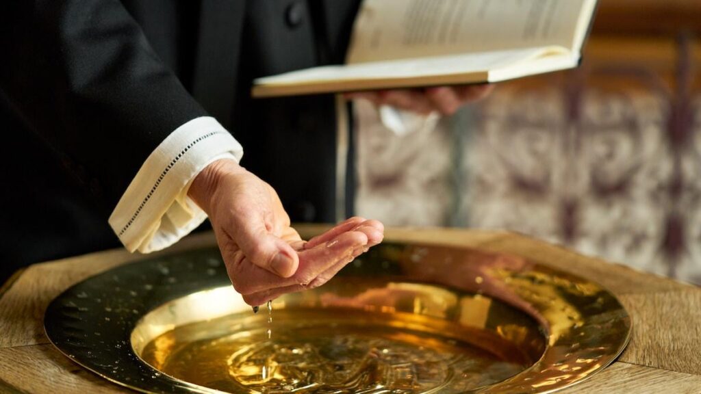 Under half of newborns are to be baptized next year: 'We must get involved politically' - The politicians have a responsibility when the foundation of the national church is crumbling, believes the Social Democratic Party's church spokesman.