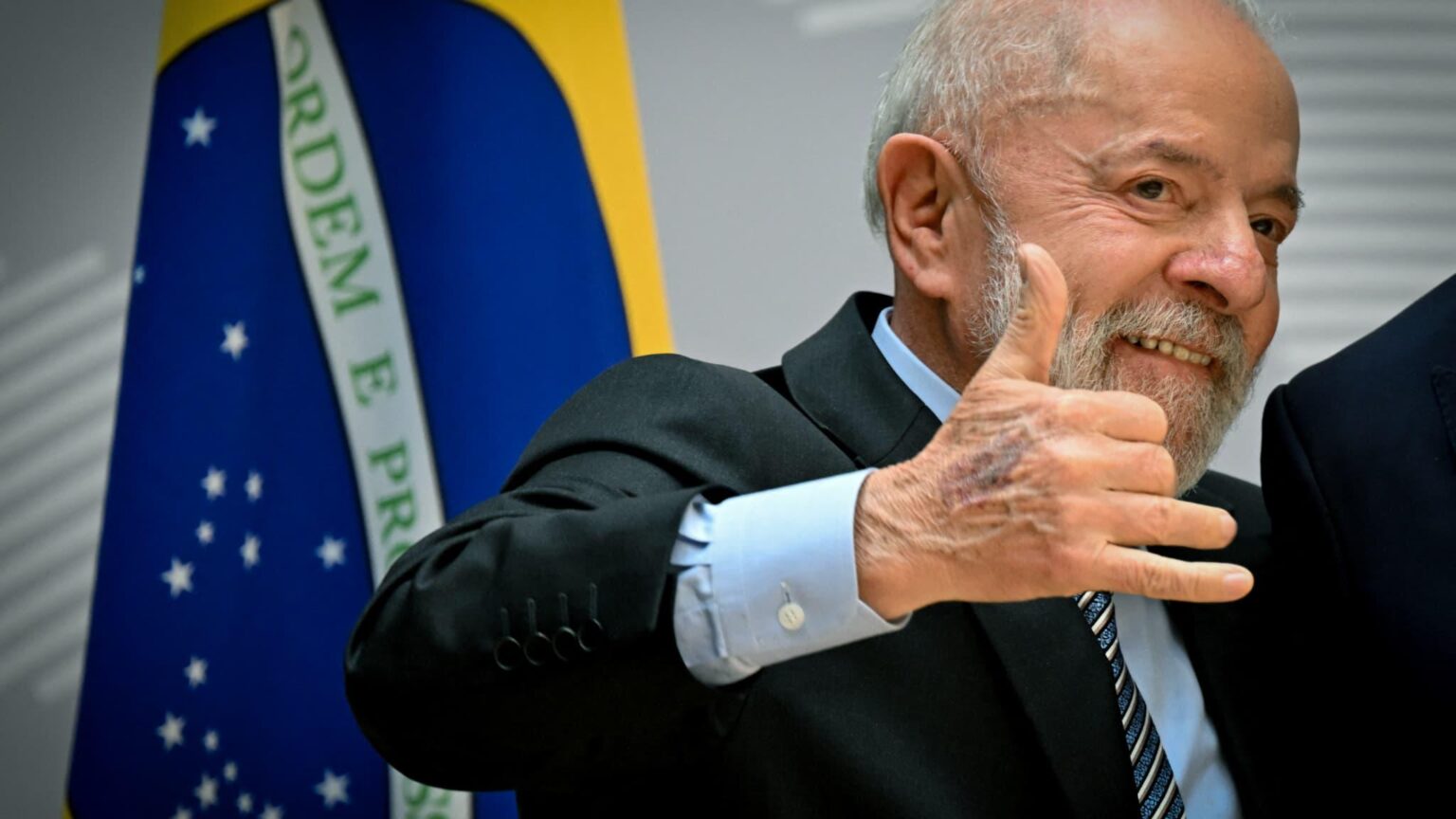 Brazil removes income tax for middle classes and in return increases the taxation of the richest