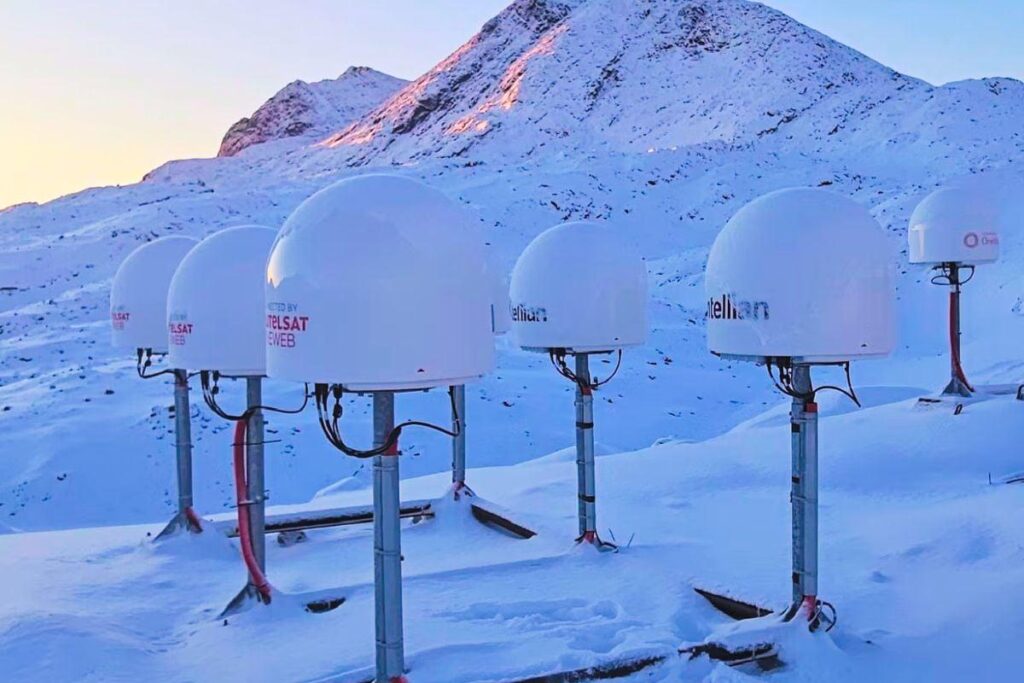 By choosing France over the United States for its digital coverage, Greenland is sending a "clear" message to Washington.