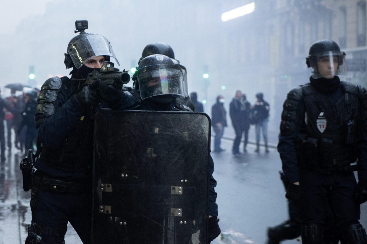 Yellow vest disfigured by an LBD shot in 2018: a police officer sentenced to six months’ suspended sentence… in order “not to hinder the pursuit of his career” Yellow vest disfigured by an LBD shot in 2018: a police officer sentenced to six months’ suspended sentence… in order “not to hinder the pursuit of his career”