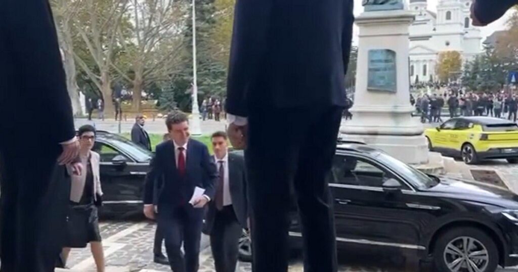 Nicușor Dan, booed upon arrival in Iasi: "Traitor!", "Leave to Ukraine!"