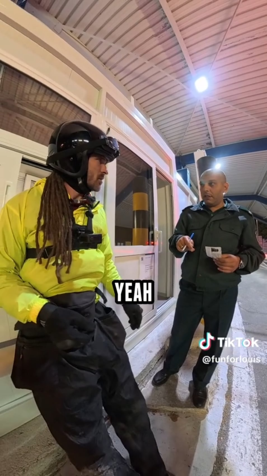 A maniak tried to bribe the border police.