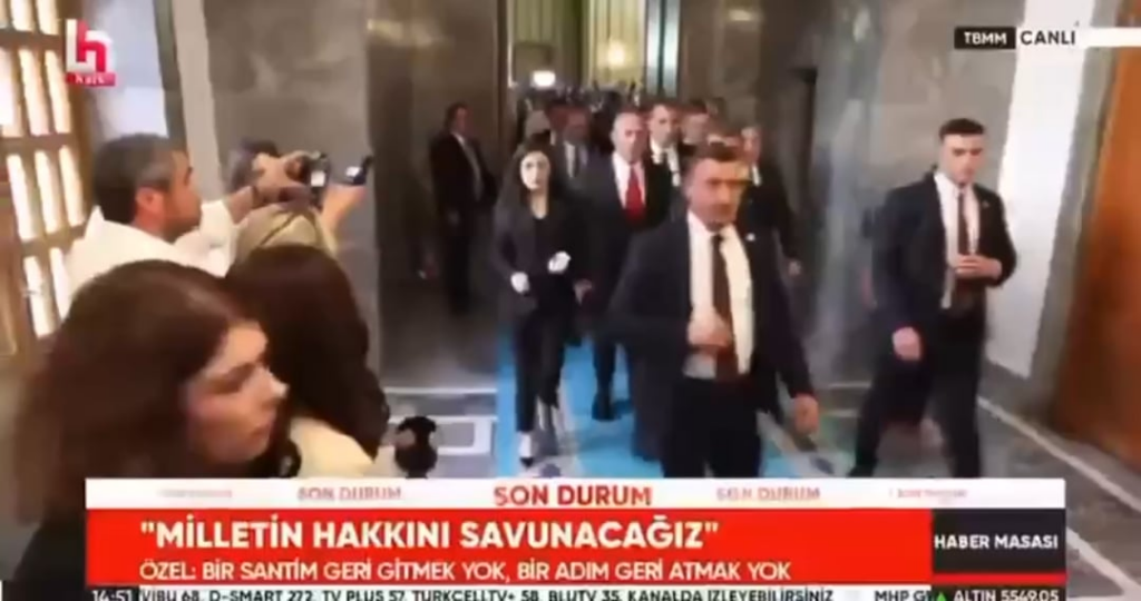Özgür Özel, who saw ATV's camera after the group meeting, said: "I wave to you, ATV."