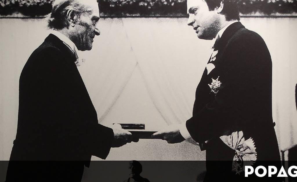 On October 18, 1979, Odysseus Elytis is awarded the Nobel Prize in Literature