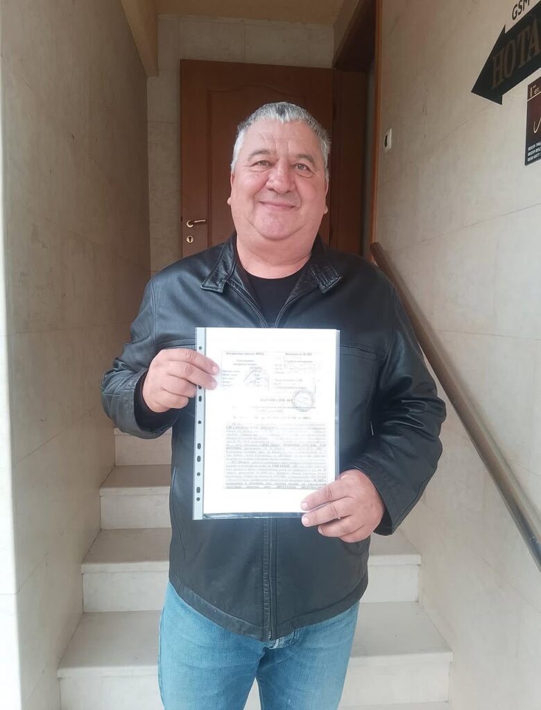 Here it is, my natural deed for the house, after two years of waiting for it, a lot of pain, I FINALLY touched this thing. GOD BLESS US AND GIVE US MANY YEARS OF LIFE IN IT.