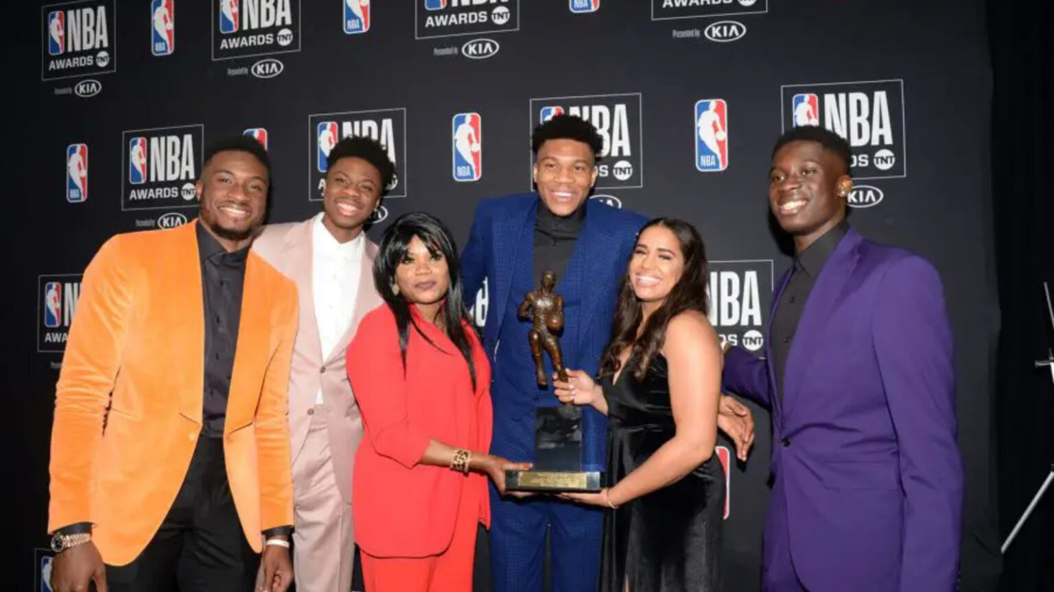 Giannis Antetokounmpo chooses Greece as his family’s new home Giannis Antetokounmpo chooses Greece as his family’s new home