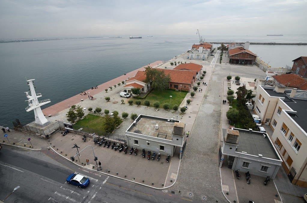 Thessaloniki: Handcuffs to two young men who molested two minor girls at the port - A third person is also wanted