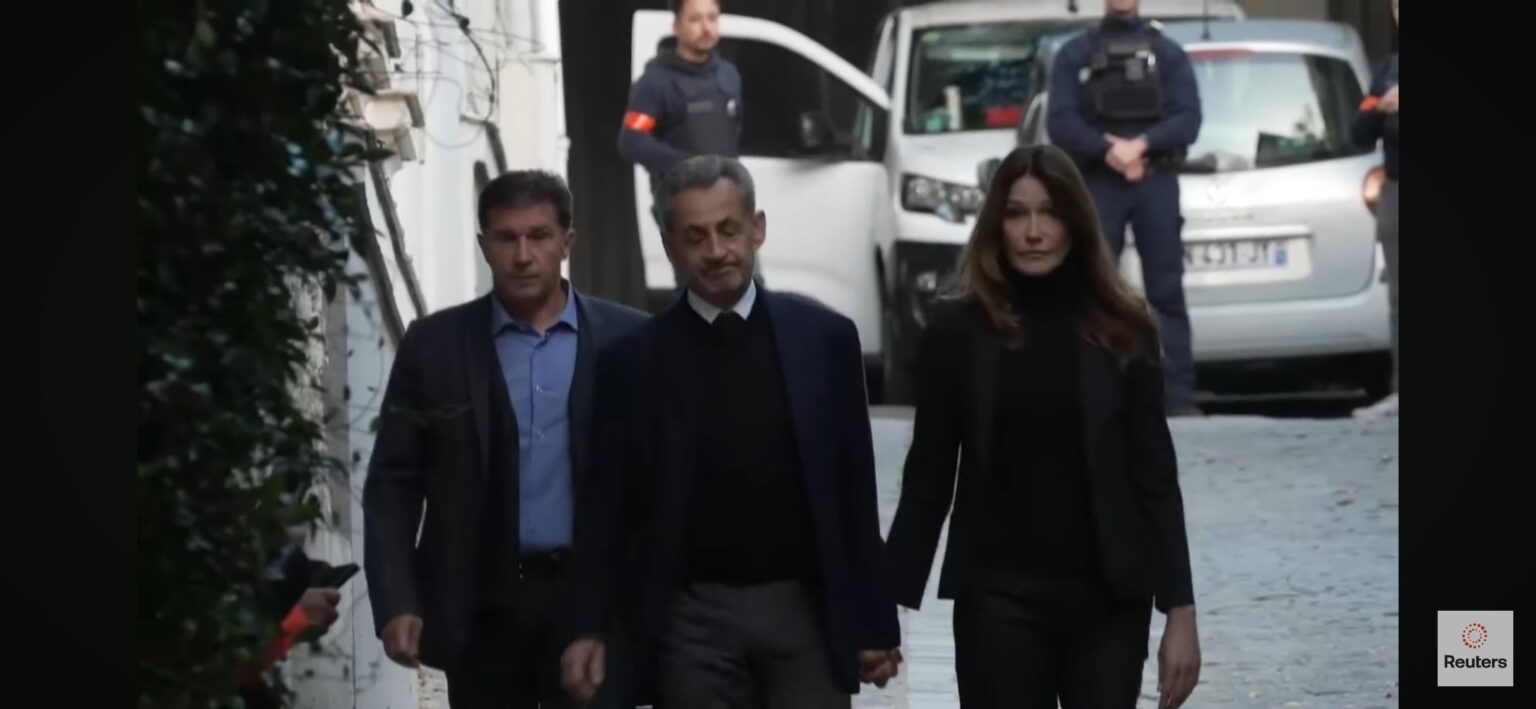 Nicolas Sarkozy on his way to the health prison