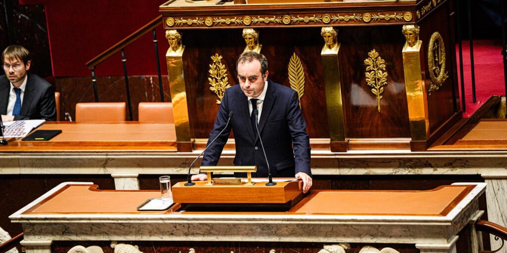 Sébastien Lecornu proposes suspending the 2023 pension reform until the presidential election