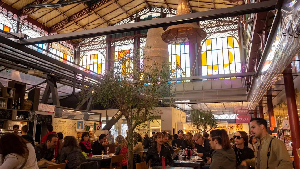 Florence, Italy 2016-05-01 Mercato di san lorenzo interiors with restaurants and shops.