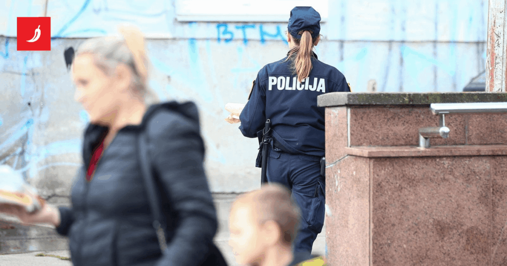 A policewoman described how a migrant beat her in Zagreb. He repeated the same sentence