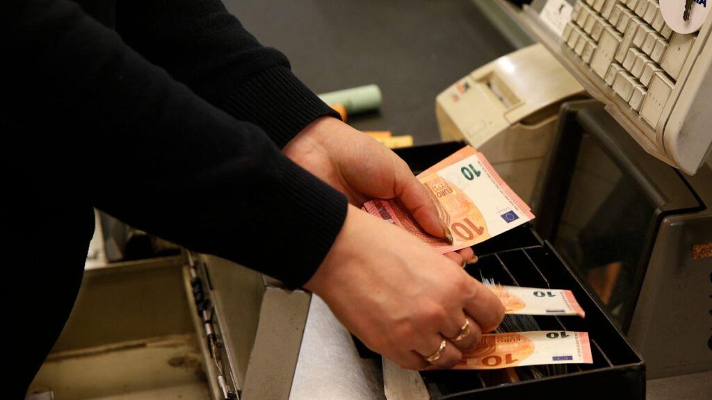 Slovenia at the EU summit regarding cash use in payment.
