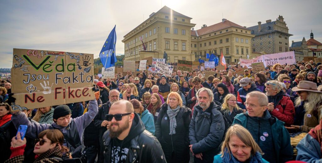 Thousands demand science-backed climate policies in massive Prague protest