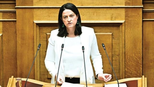The Ministry of Labor's bill establishing the 13 -hour working day was approved only with the votes of the New Democracy, and all opposition parties voted against and demanded his withdrawal.