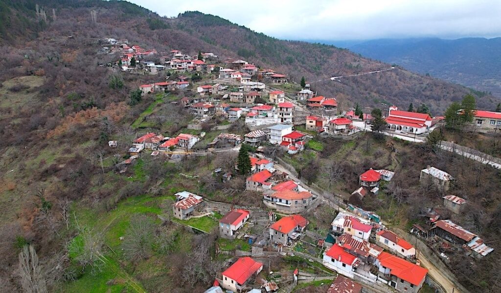 Greece moving to regions outside Athens