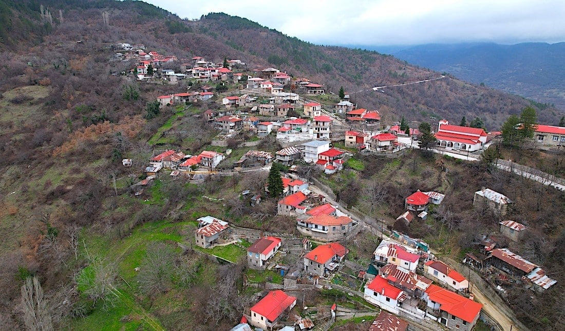 Greece moving to regions outside Athens