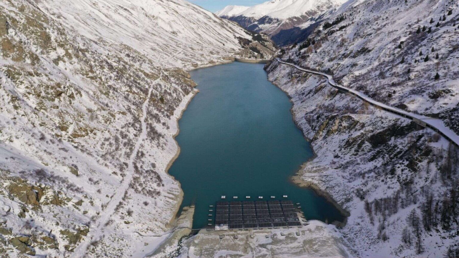 Switzerland covers the Alps with energy: the solar push aiming to redefine Europe's ecological transition